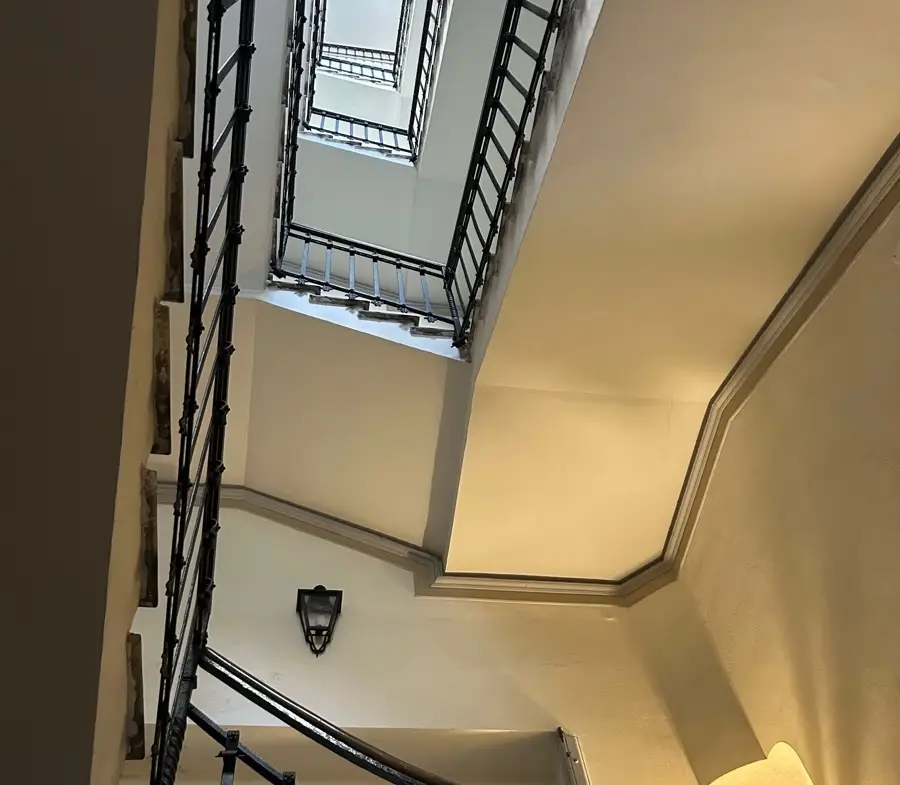 900